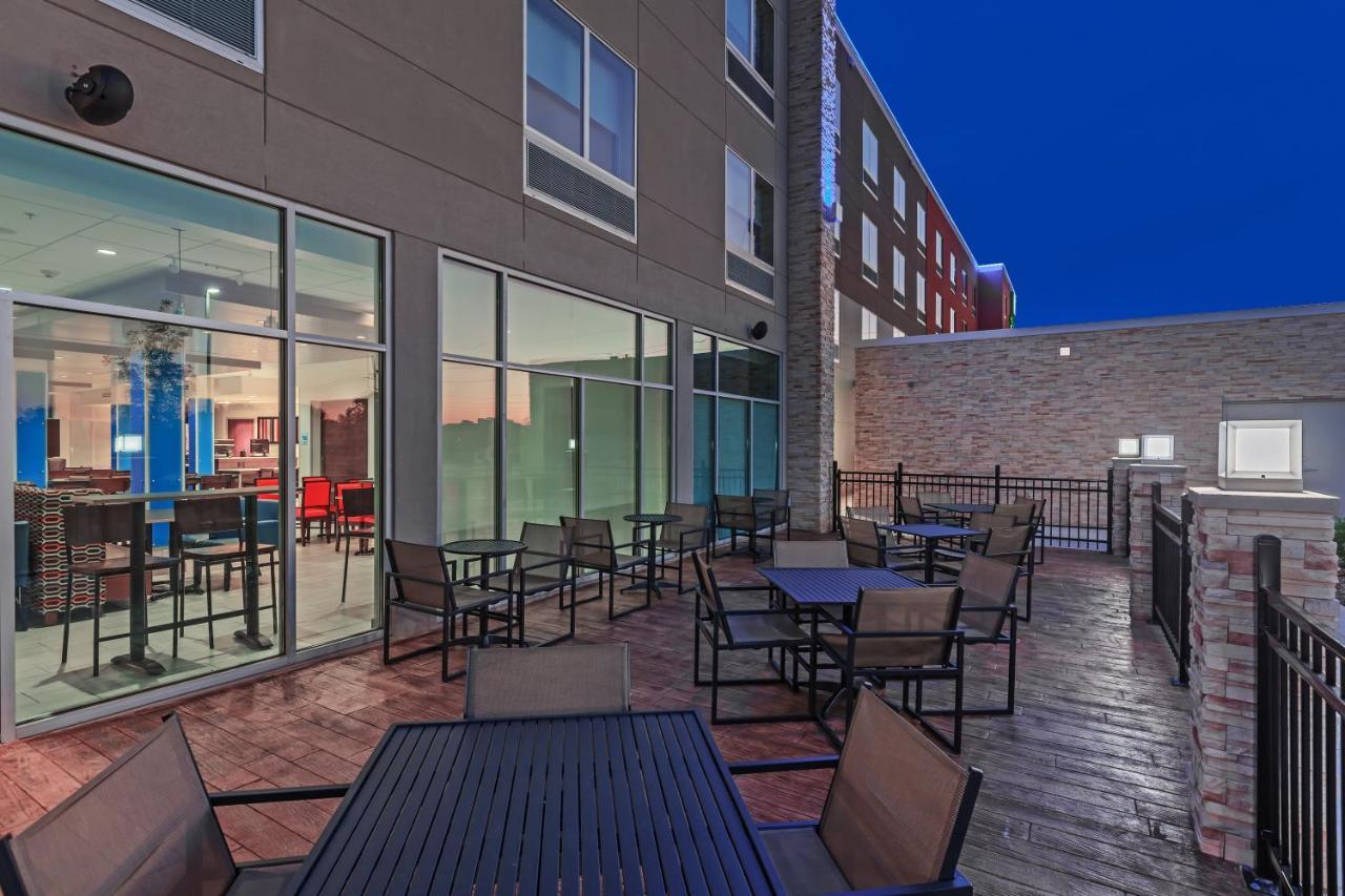 Holiday Inn Express & Suites Tulsa South - Woodland Hills By Ihg Exterior foto