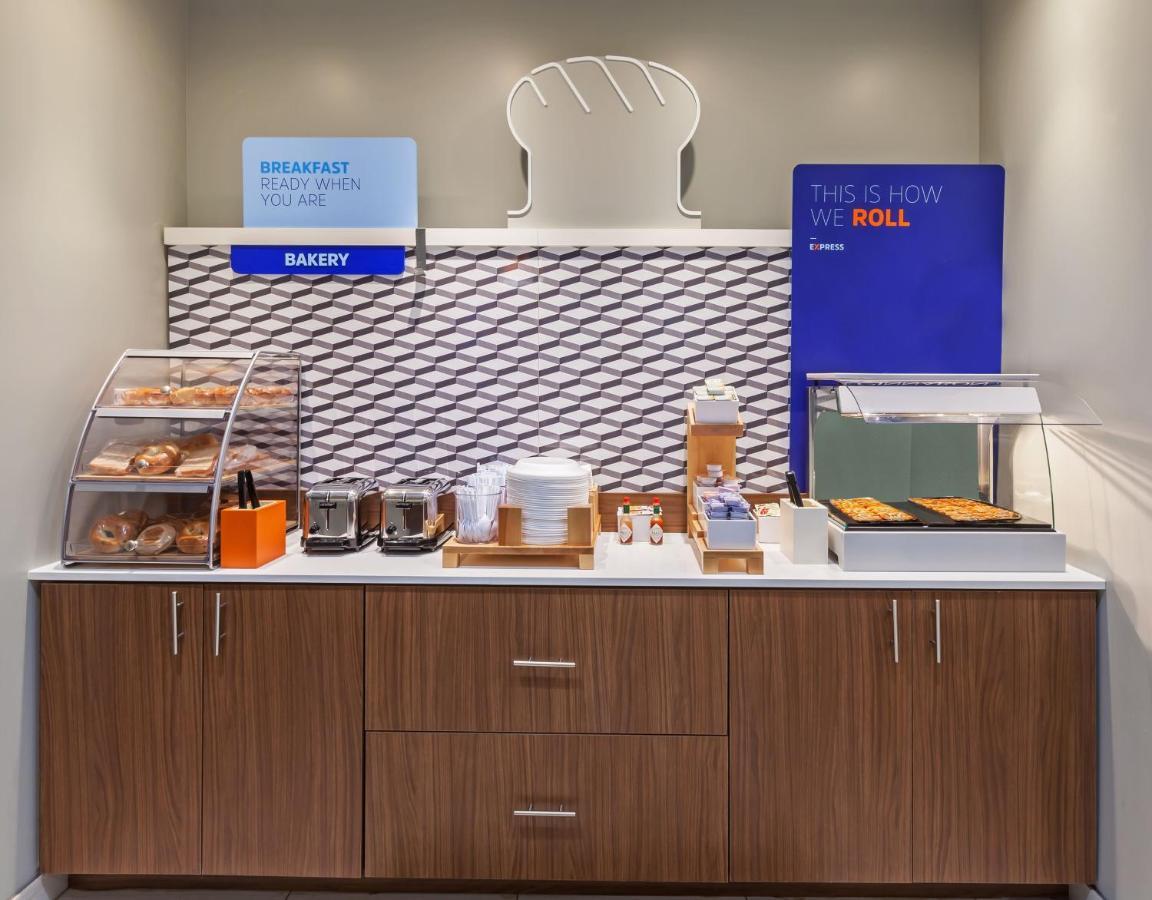 Holiday Inn Express & Suites Tulsa South - Woodland Hills By Ihg Exterior foto